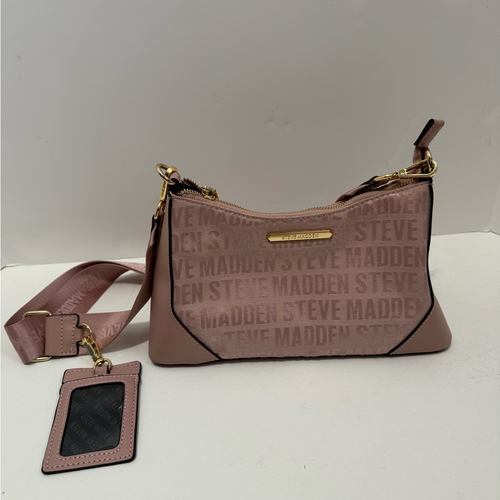 Steve Madden logo pink purse! Taken out of house twice! Make an offer🩷